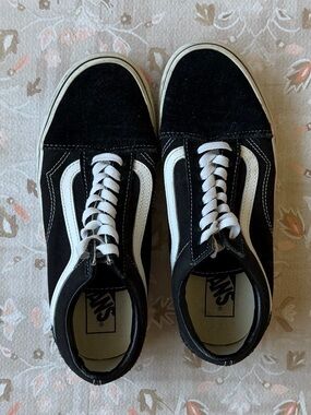 Vans Women’s Old Skool Black/White Skate Shoes